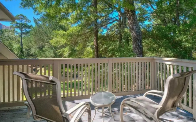 West Hyde Park Three-bedroom Apartment 10-F