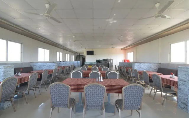 OYO 4448 Hotel Suresh Plaza