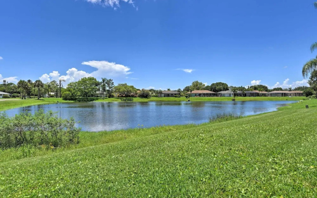 Pool, Lake & Sunset Views: Home in Sarasota