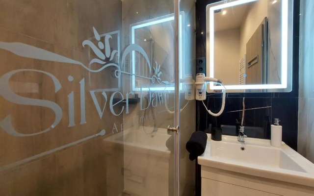 Silver Dawn Apartments