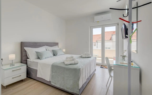 Spacious Modern Apartment Miljak - 1min to the beach