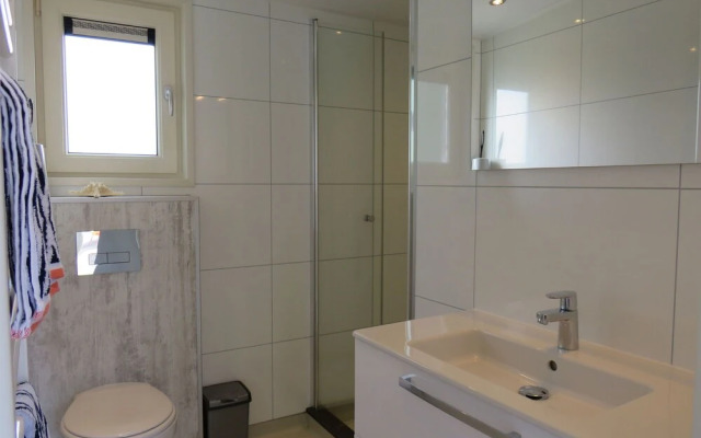 Modern Chalet With Dishwasher, Near the Beach