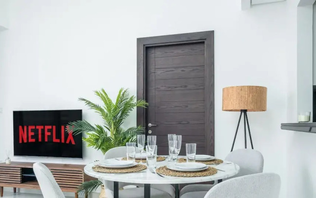LUX - Dubai Marina Waterfront Suite 2