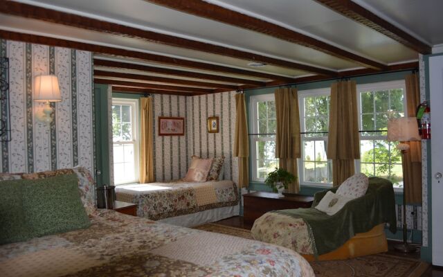 Black Walnut Point Inn