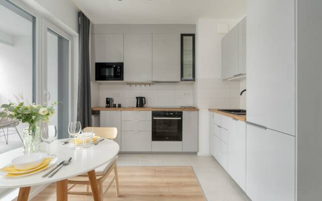 Gray Cosy Studio in Poznań by Renters
