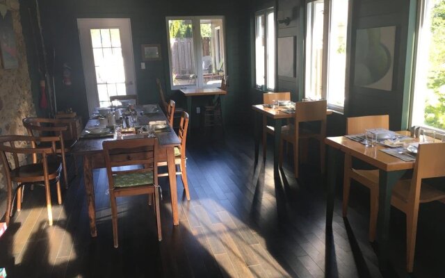 Denaut Mansion Country Inn