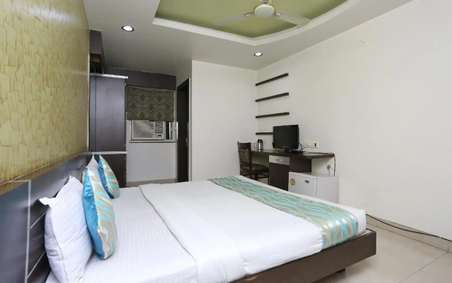 OYO 78257 Flagship Hotel Midland
