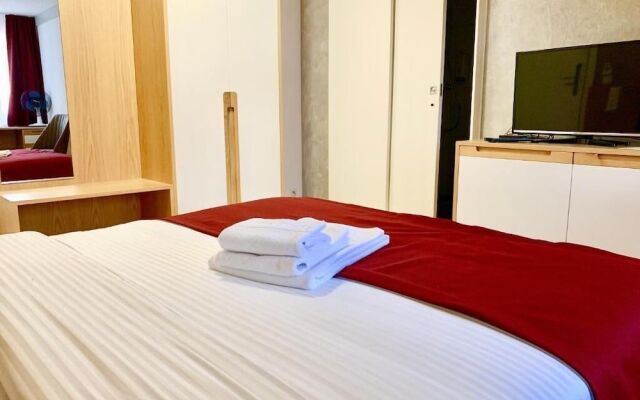 Hotel Adore