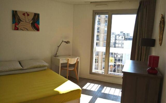 4 min walk to Metro, 60m², renovated, La Défense