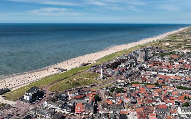 Bright Apartment Near Sea