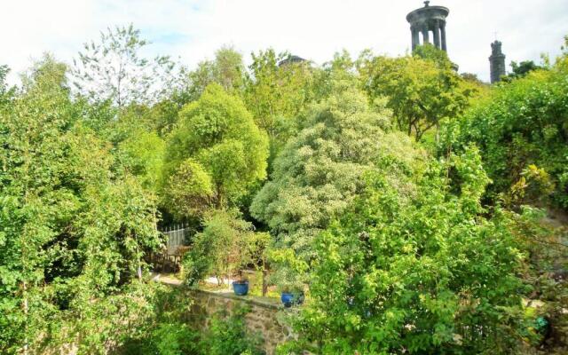 F2 Charming City Centre Apartment full of Character