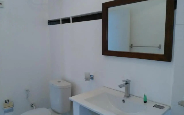 West Inn Colombo