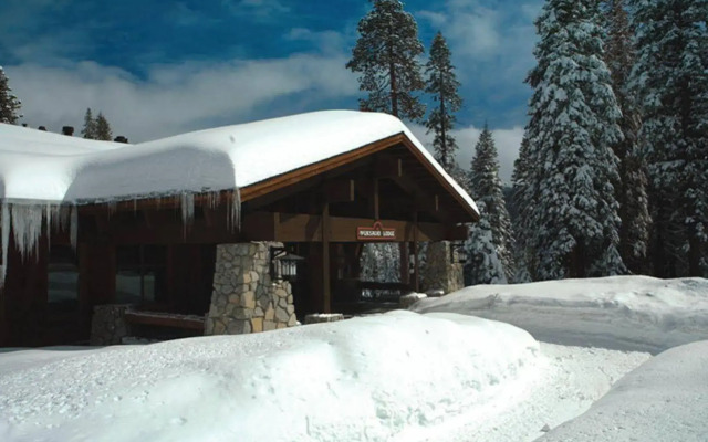 Wuksachi Lodge