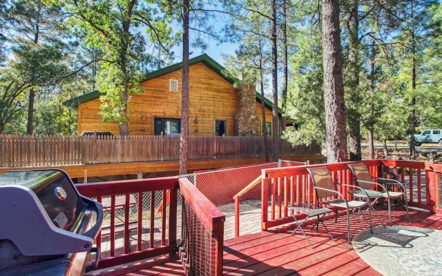 Peaceful Pinetop-lakeside Cabin w/ 4 Decks!