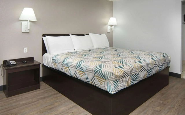 Motel 6 Lancaster, TX - DeSoto - Lancaster