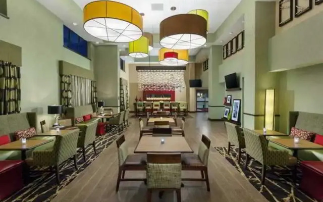 Hampton Inn & Suites Williamsport-Faxon Exit