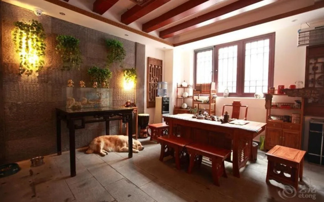 阳光纳里客栈(开封清明上河园店)