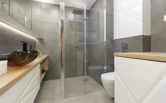 Modern Zoliborz Apartment by Renters