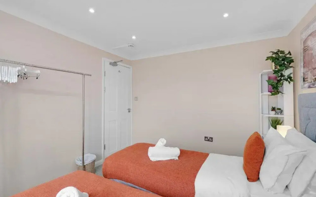 Stylish 4 Bedroom Home in Brightside Ave