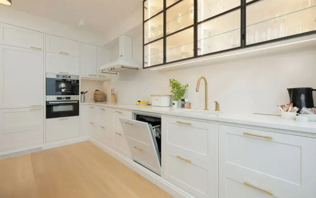 Jantaris Apartment by Renters Prestige