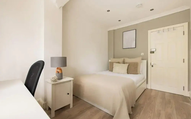 Beautiful Room in Acton