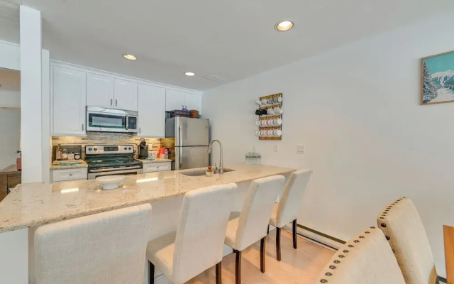 Walk to Ski Lift: Family-friendly Windham Townhome