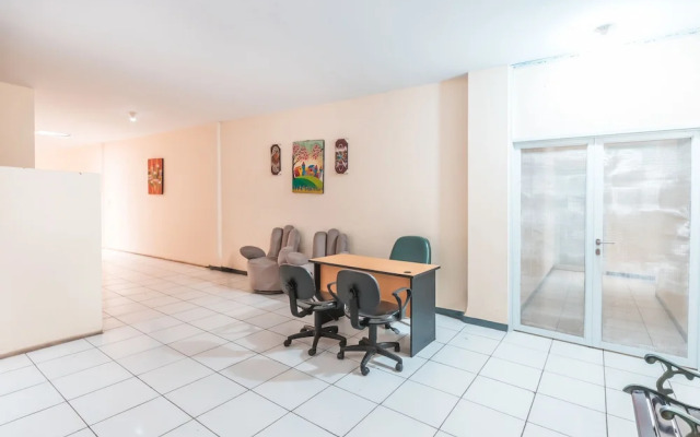 J&B Room Pramuka by Oyo Rooms