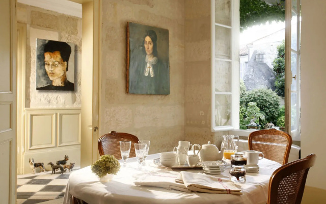 La Porte Rouge - The Red Door Inn Chambres d'Hotes