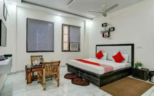 OYO Flagship 70203 Seventy Stay In