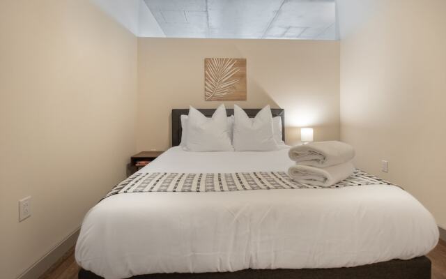 The Luxe Suites at University City