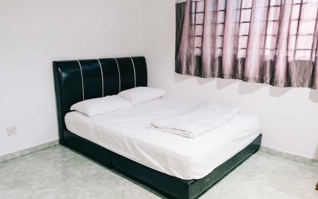 Camelia Homestay by ZUZU