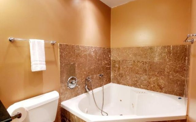 Studio with Jacuzzi Close to Loyola FREE PARKING