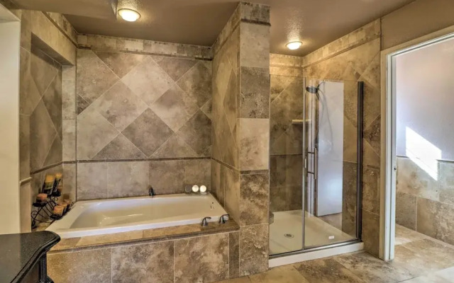 Lavish Family Escape w/ Game Room in Avondale!