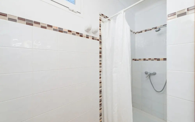 H Rreo in Campos With 3 Bedrooms and 2 Bathrooms