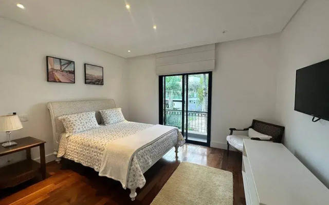 Mans o 6 Suites Riviera