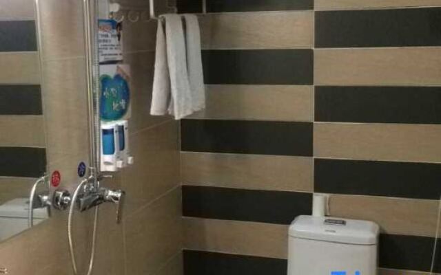 Luliang Yiyuan Business Hotel