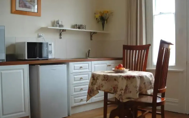 Huonville Guesthouse