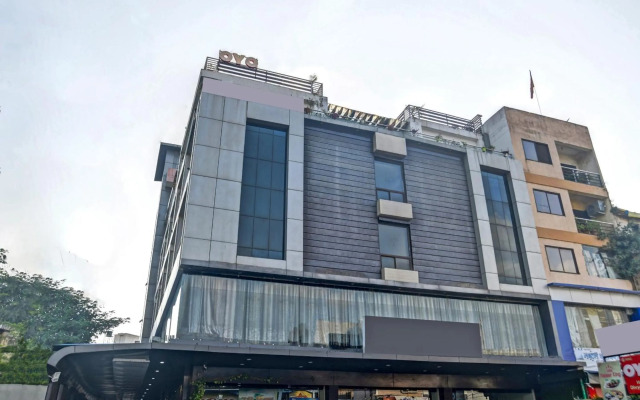 OYO Townhouse 704 Hotel Divya Palace