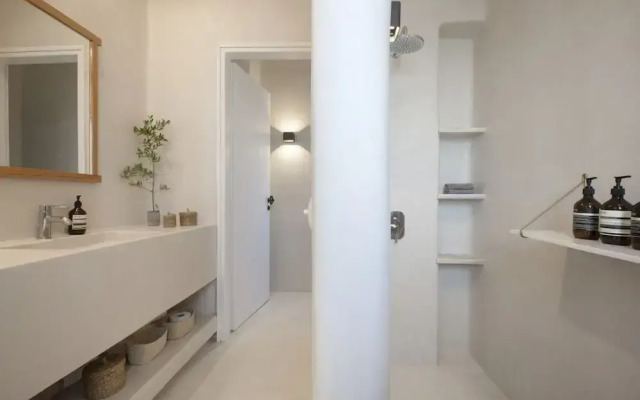 House G Y Kardiani Tinos Cyclades