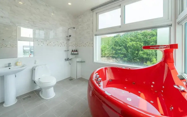 Gapyeong Chagall Spa Pension