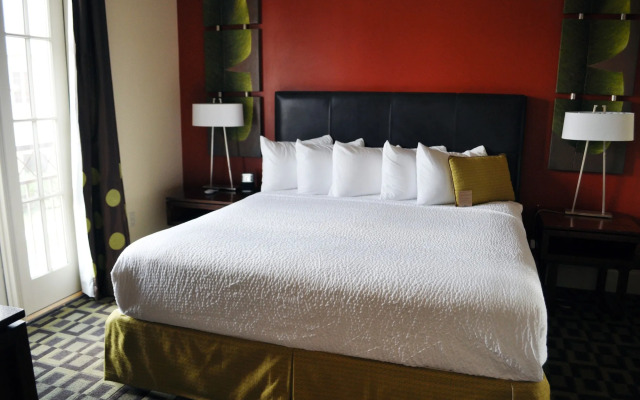 Carriage House Hotel