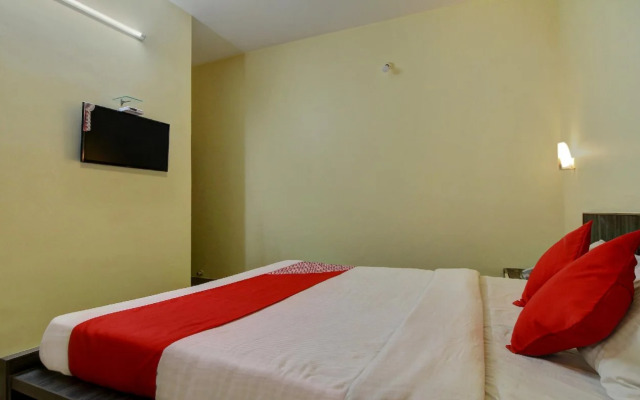 OYO 22536 Vishaak Inn