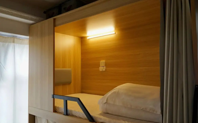 Waveflo Hostel