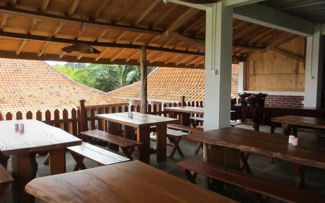 Lembur Incu Syariah Villa and Resto