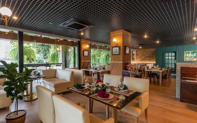Gardina Asoke Hotel & Residence