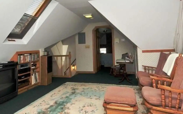 Victorian Loft B & B