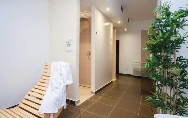 Nice Home in Skradin with Hot Tub, WiFi & 4 Bedrooms