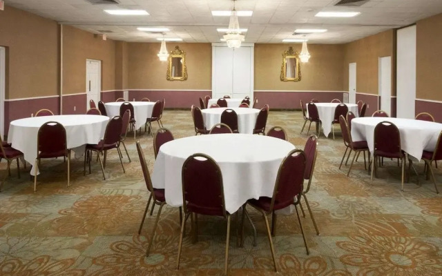 Baymont Inn and Suites Salem Roanoke Area