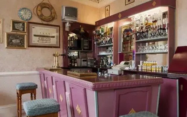 Waverley Hotel