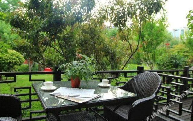 Fragrant Hills Holiday Business Hotel